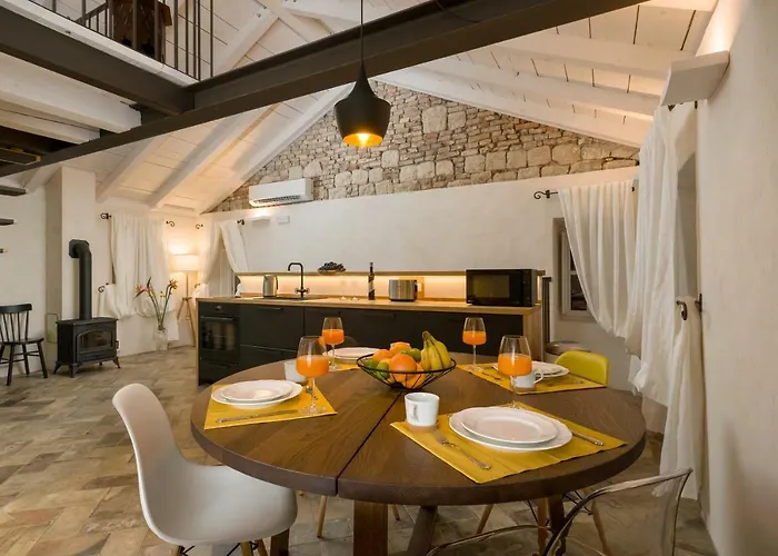 Luxury Apartment Lina - III